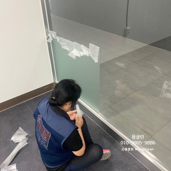 서울 은평구 영등포 여의도 마포 유리창시트지제거 공정이 궁금하시다면?