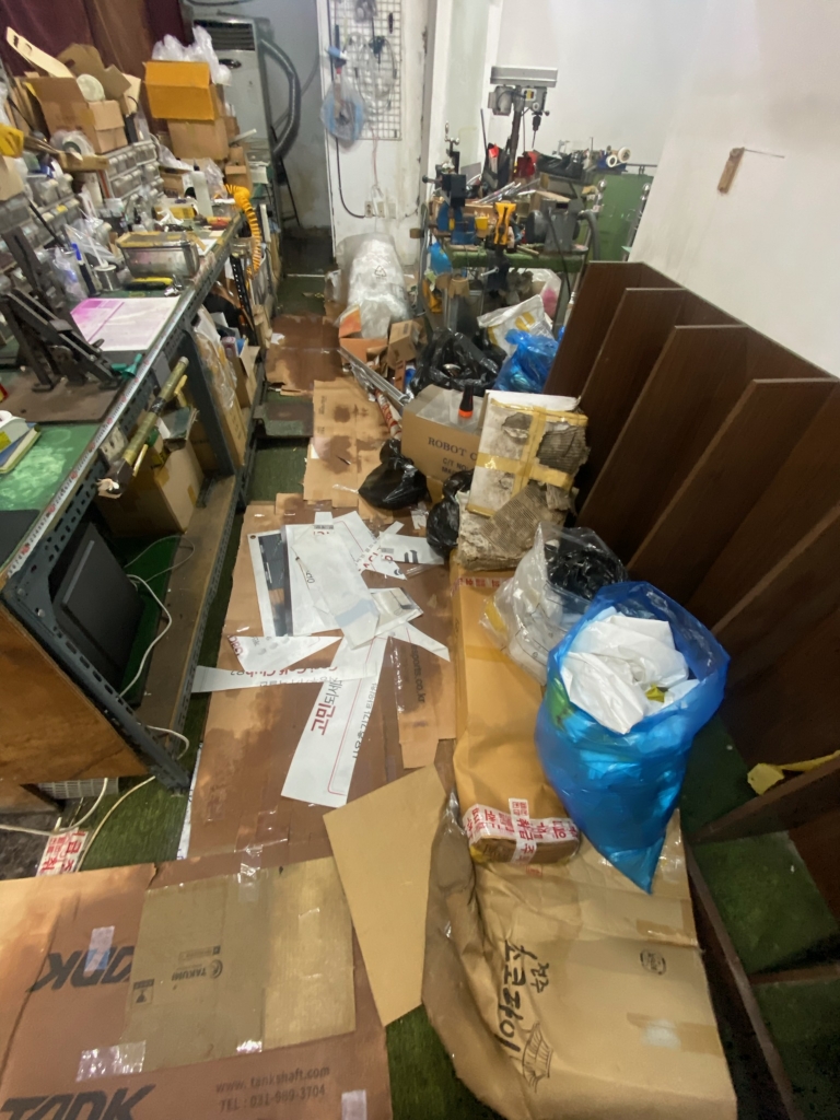 인천 부평 부천 송도 청라 누수로 인한 폐기물처리 및 청소 필요하시다면 전문가에게 맡...